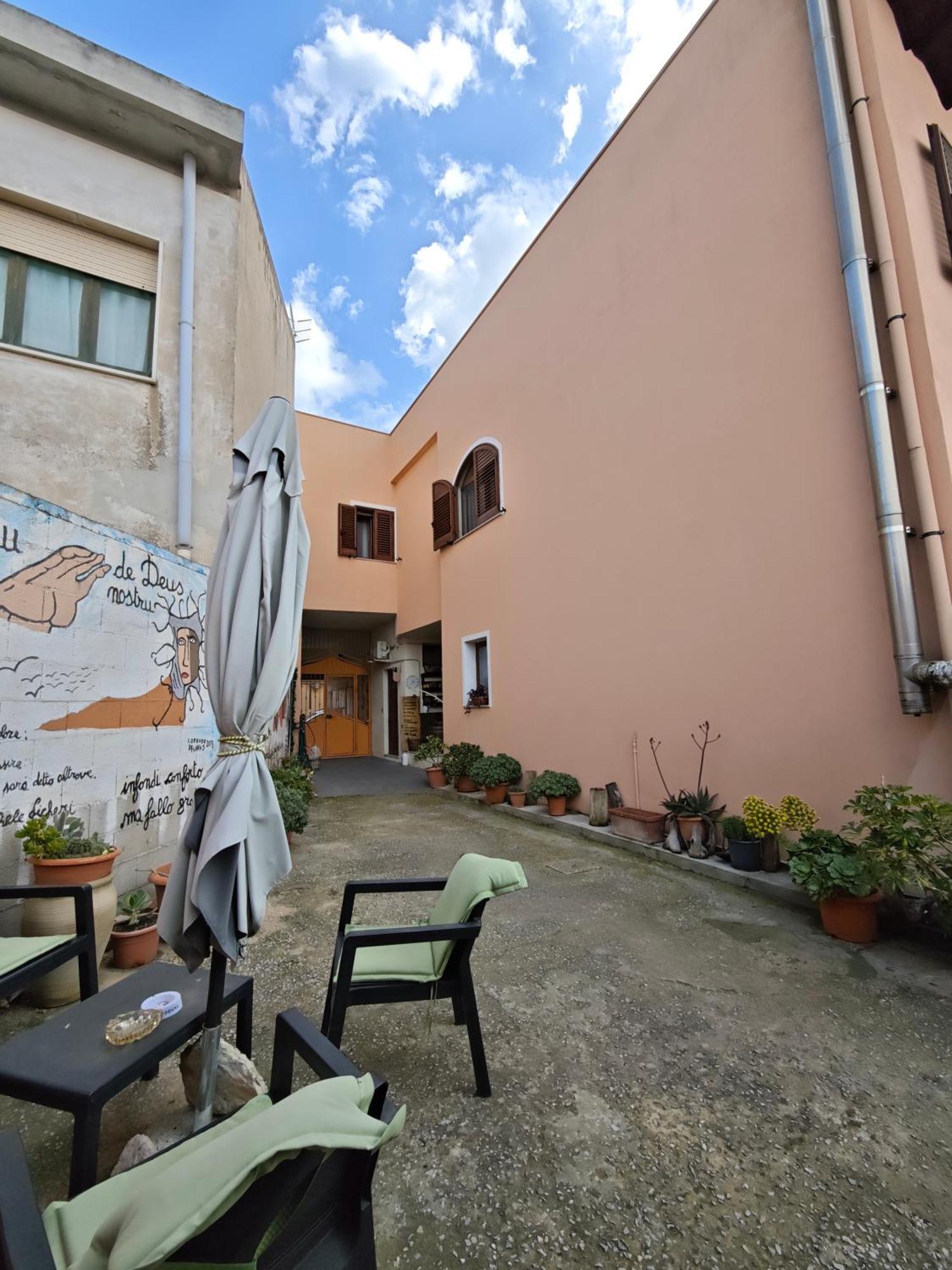 B&B Domu Delunas Giba 外观 照片