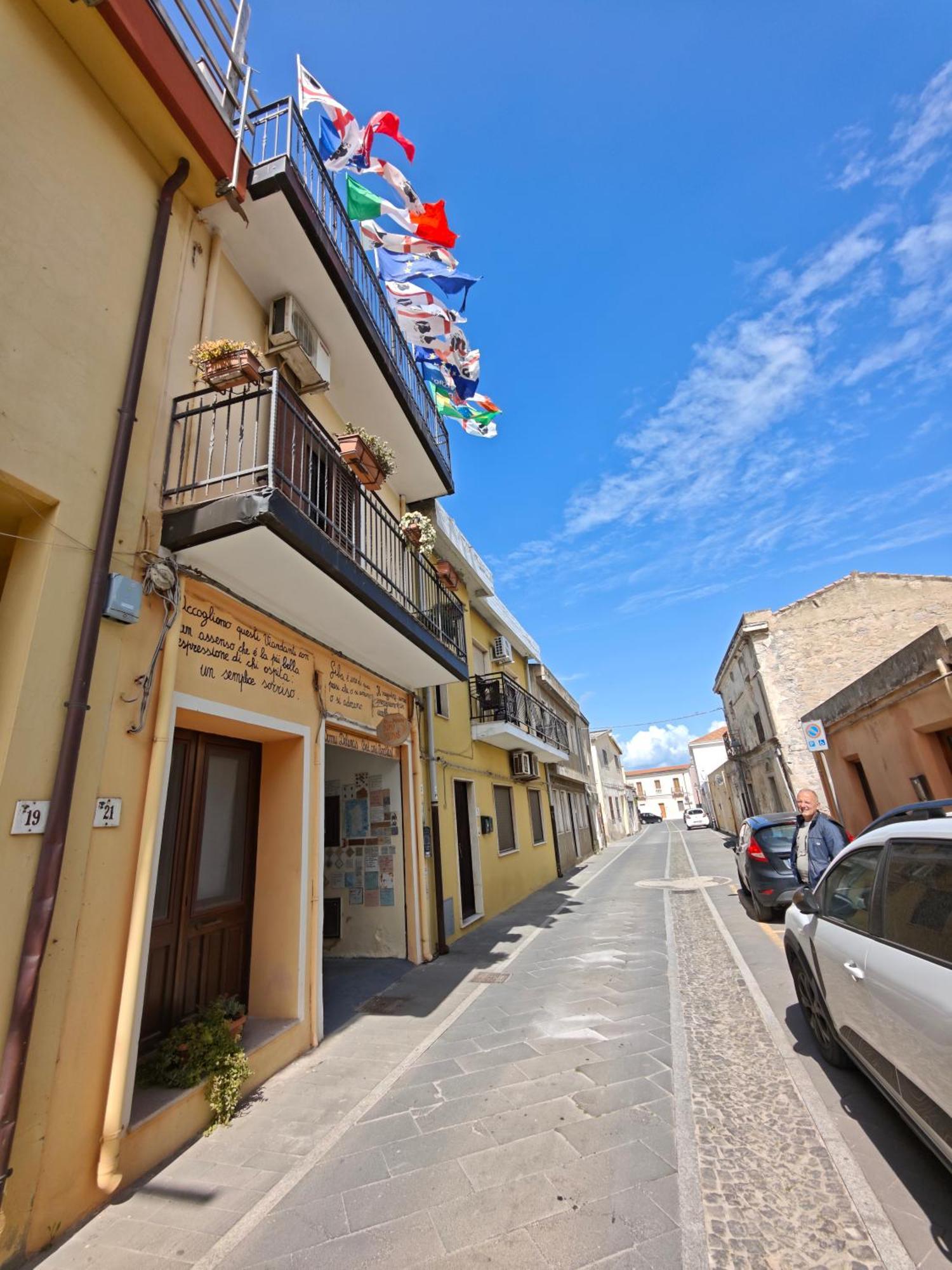 B&B Domu Delunas Giba 外观 照片